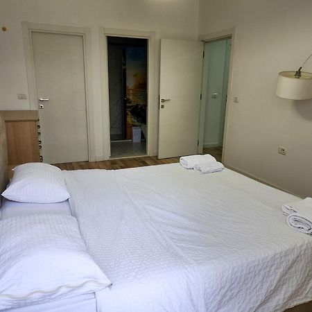 2E Apartment Myslym Shyri 地拉那 外观 照片