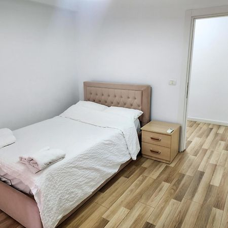 2E Apartment Myslym Shyri 地拉那 外观 照片