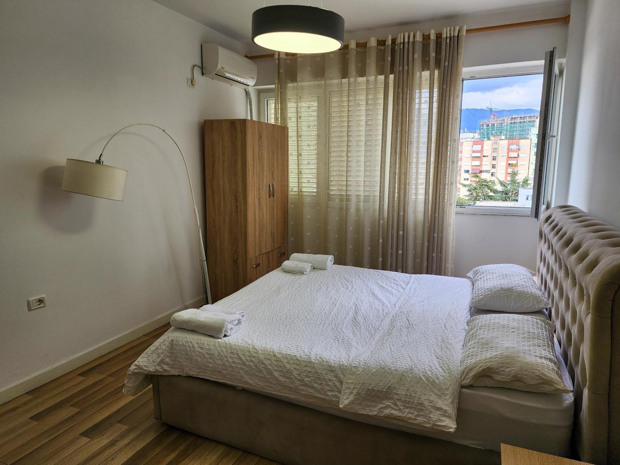 2E Apartment Myslym Shyri 地拉那 外观 照片