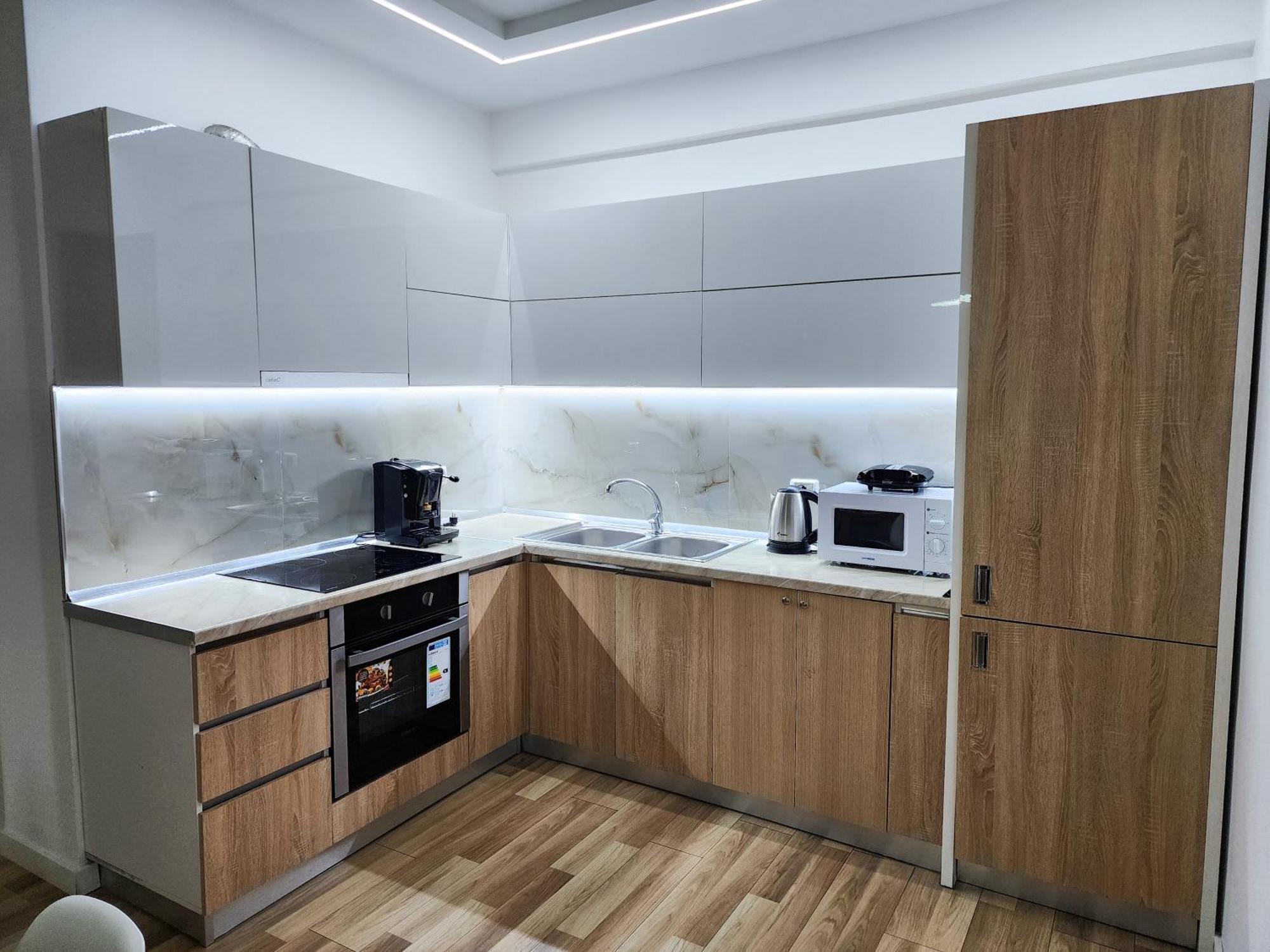 2E Apartment Myslym Shyri 地拉那 外观 照片