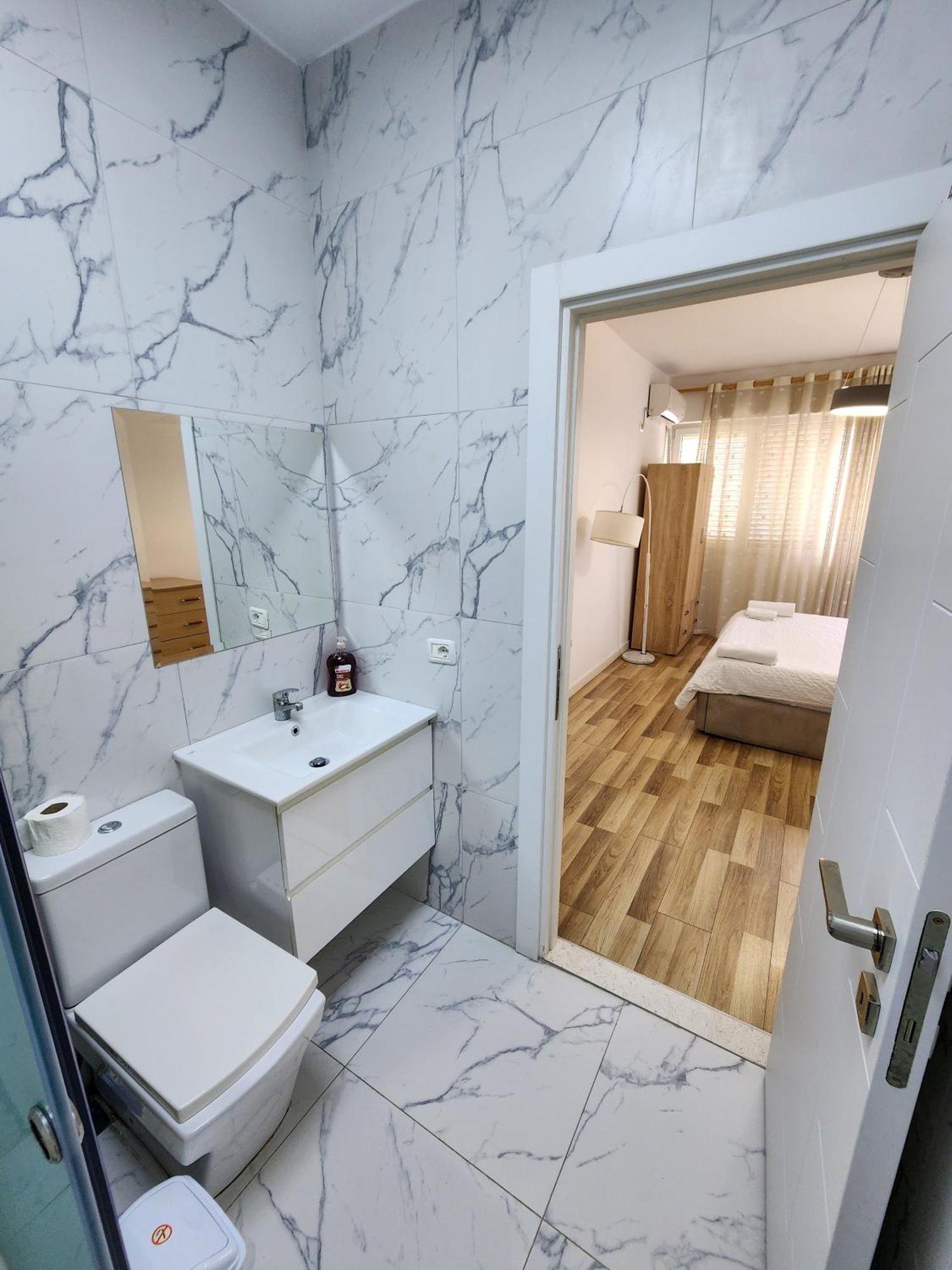 2E Apartment Myslym Shyri 地拉那 外观 照片